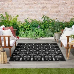 Kirklands Home Outdoor Rugs|Black & Ivory Quatrefoil Indoor/Outdoor Rug, 4x6