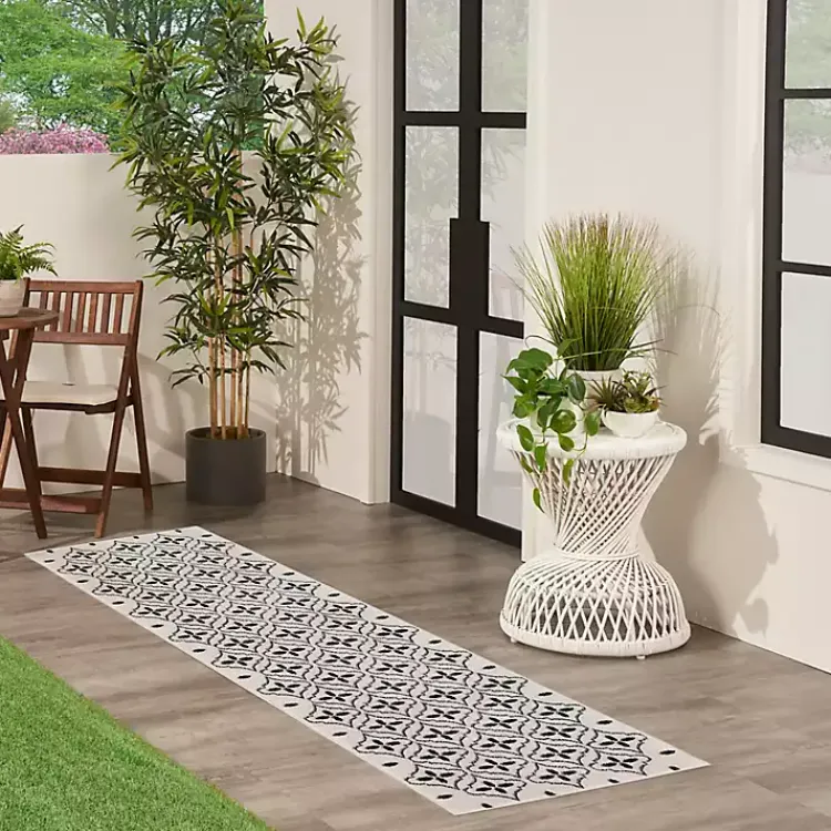Kirklands Home Outdoor Rugs|Ivory & Black Quatrefoil Indoor/Outdoor Runner