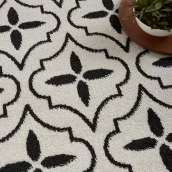 Kirklands Home Outdoor Rugs|Ivory & Black Quatrefoil Indoor/Outdoor Runner